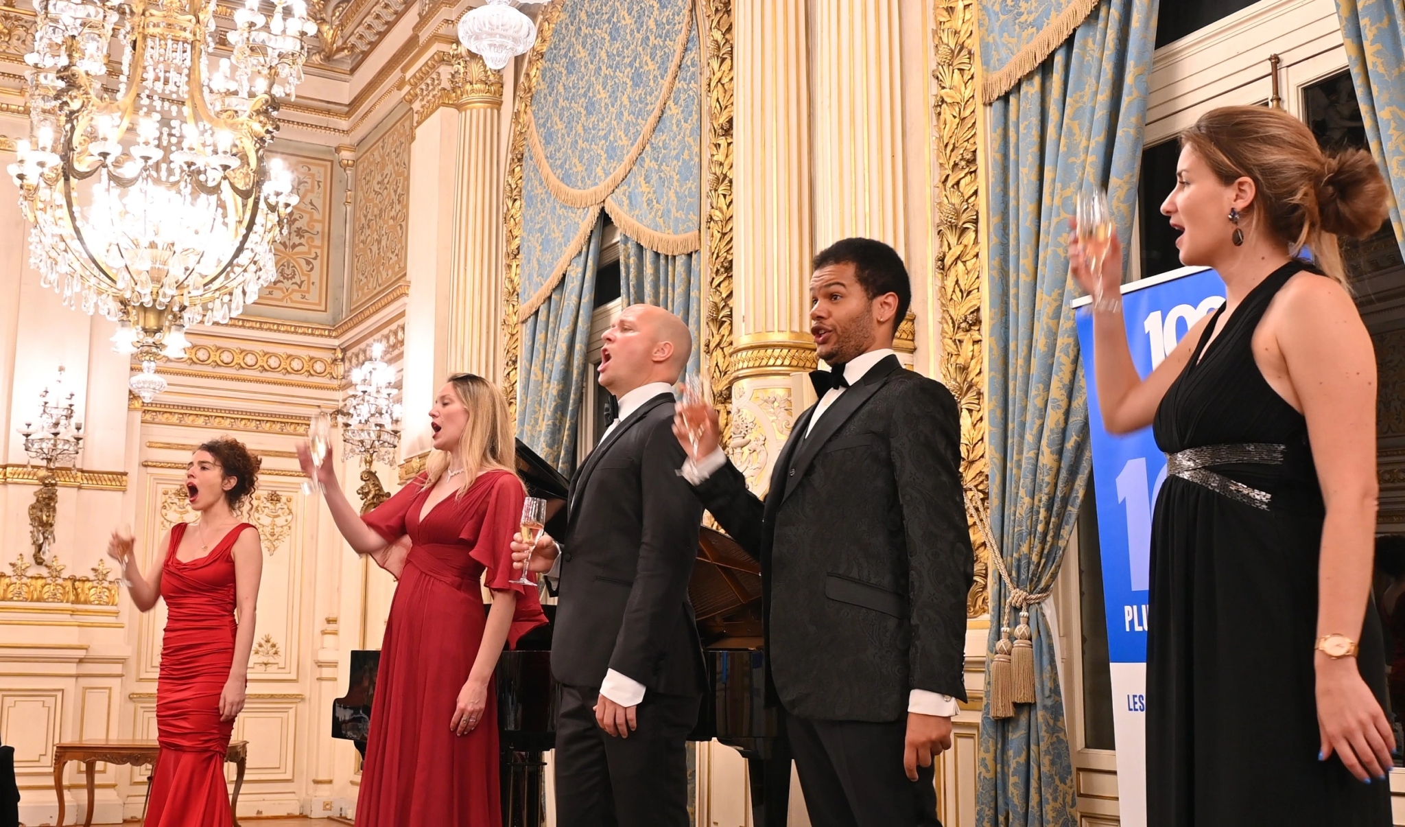 Concert sur scène : Bel Canto comme art de l’émotion, capturé dans une expression figée