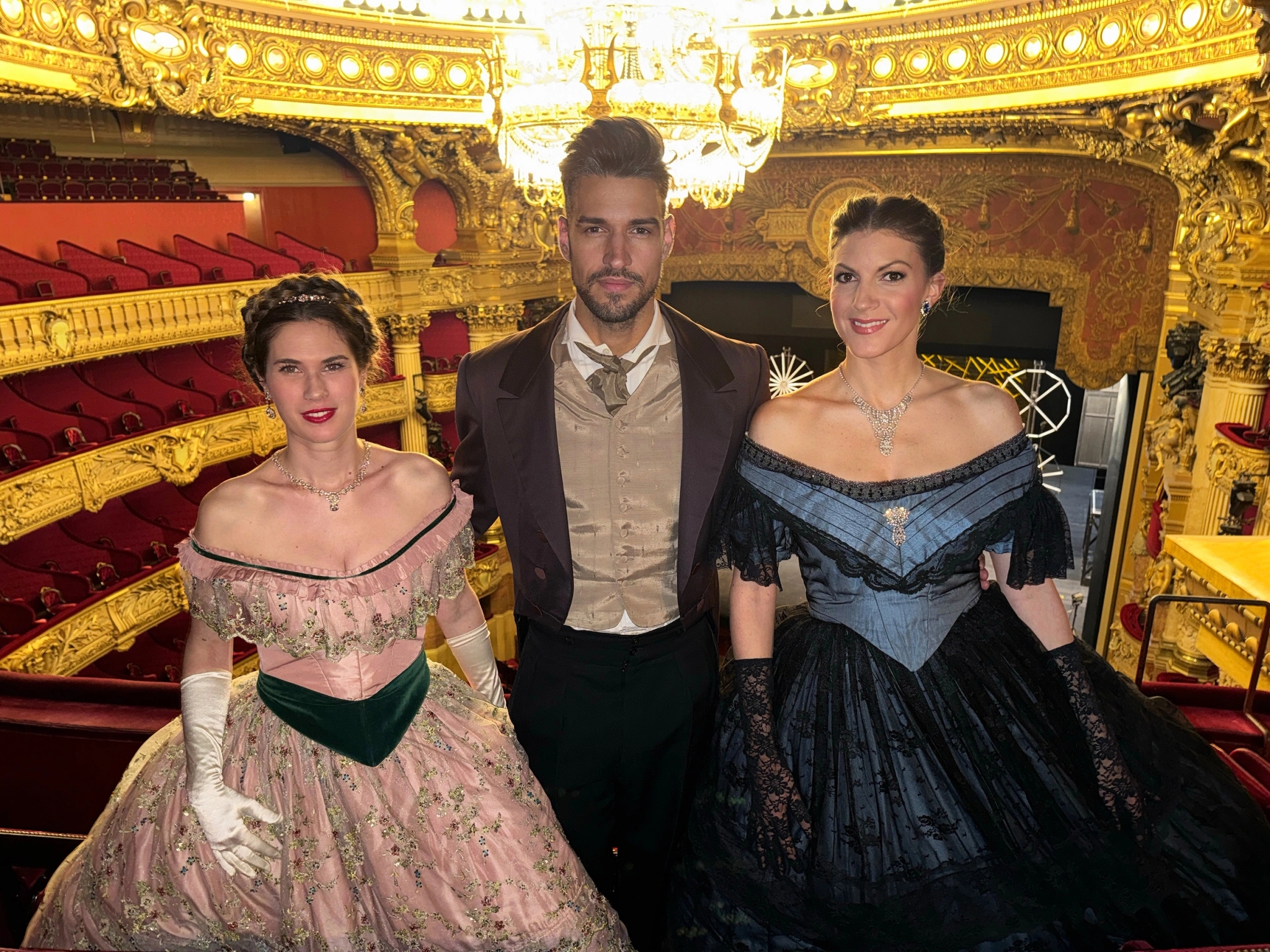 Les artistes Bel Canto en costume d'époque : entre élégance et tradition
