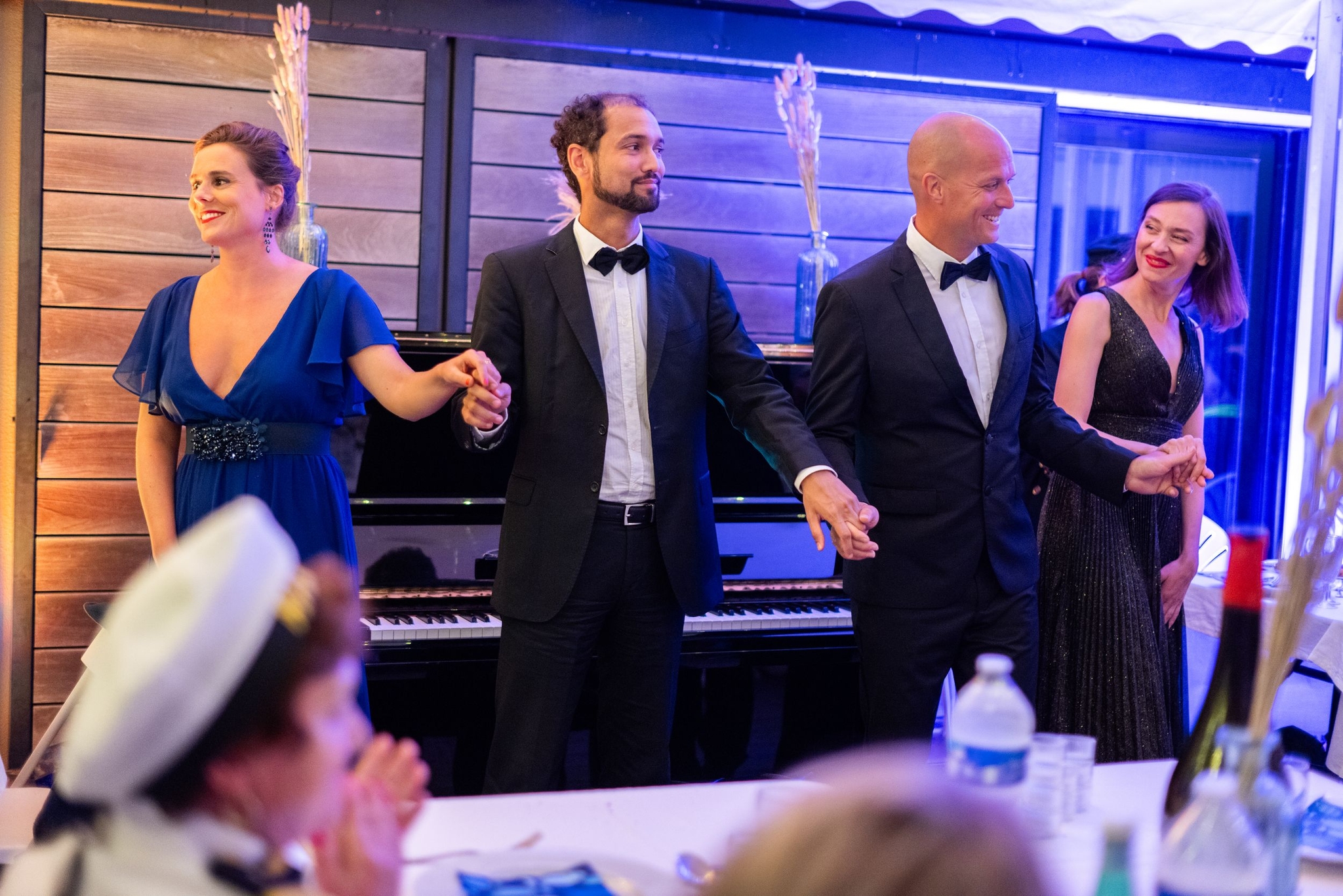 Le groupe Bel Canto face au public durant un événement